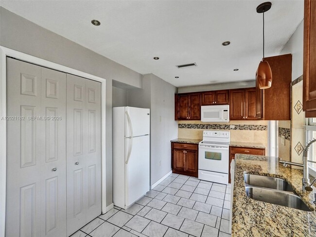 Building Photo - 8550 NW 27th Pl