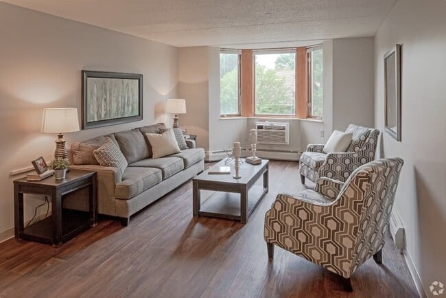 Building Photo - Phalen Shores