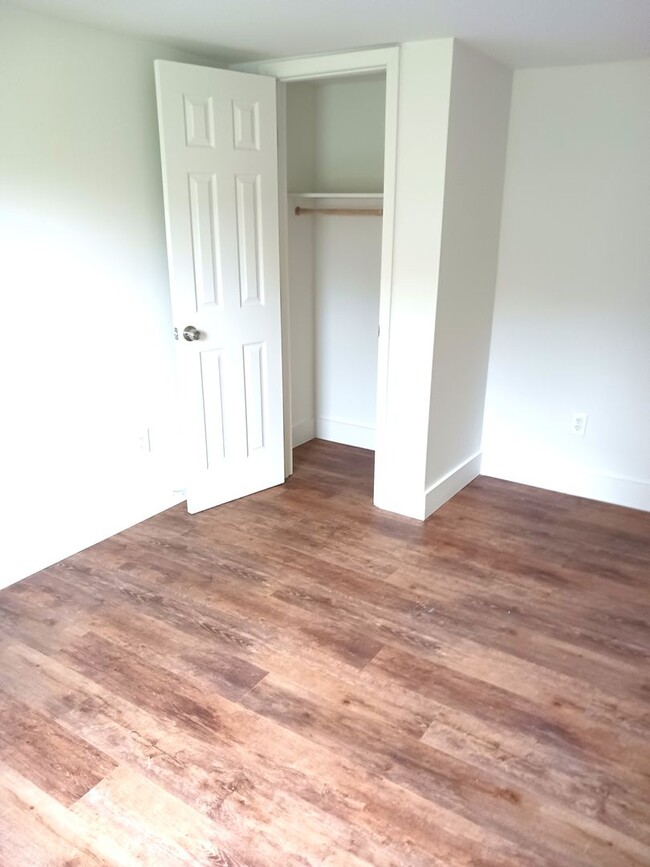 Building Photo - Renovated Three Bedroom Mobile Home for Re...