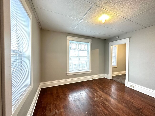 Building Photo - 422 N 27th Ave W