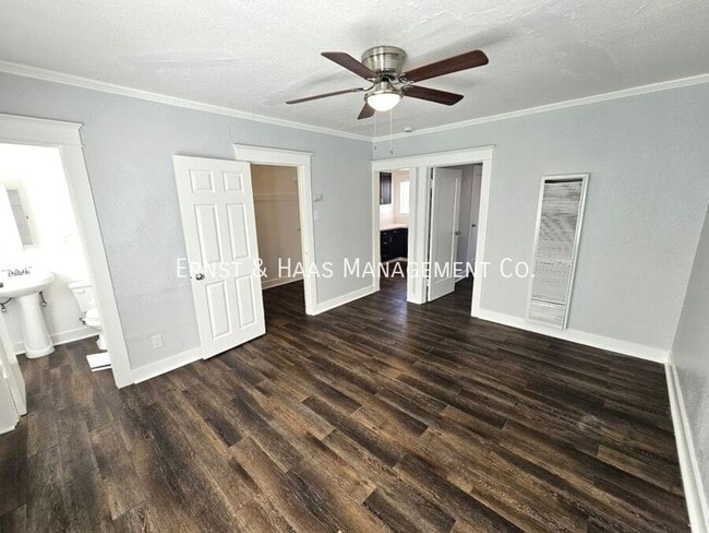 Building Photo - 1306 E Hellman St