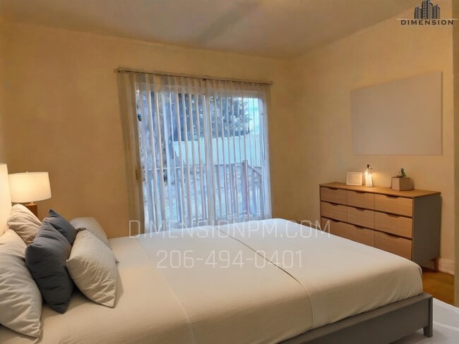 Building Photo - 1519 Maple Ln