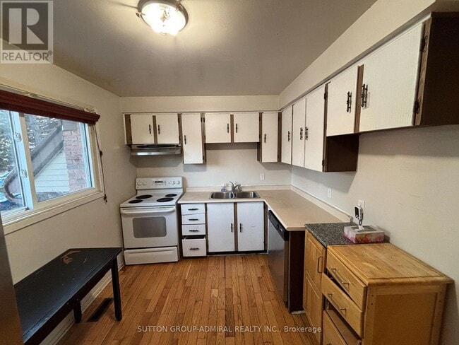 Building Photo - 52 Dana Crescent