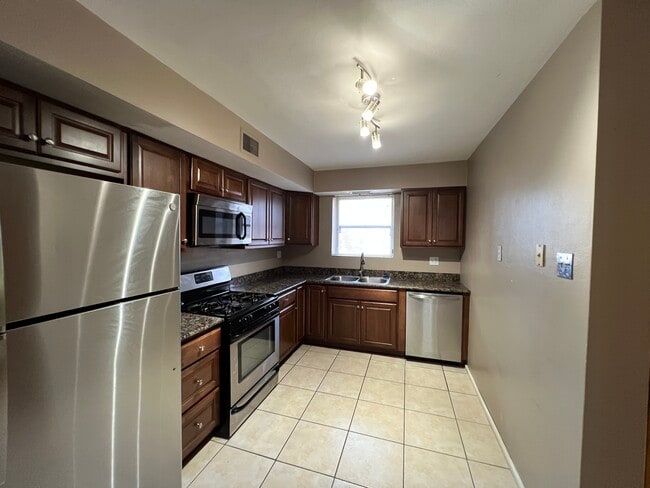 Building Photo - 1104 Ralph Ter