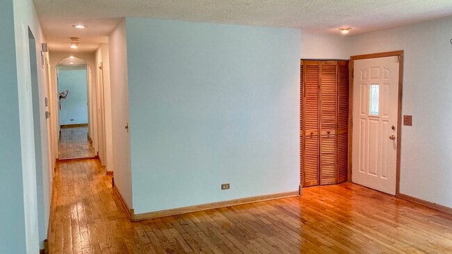 Building Photo - 460 Dover Dr