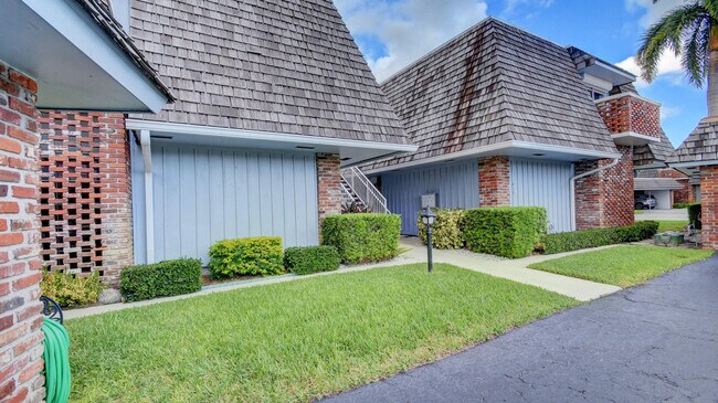 Foto del edificio - 415 Pine Tree Ct