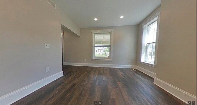 Building Photo - 2453 Neil Ave