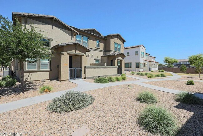 Front - 14870 W Encanto Blvd