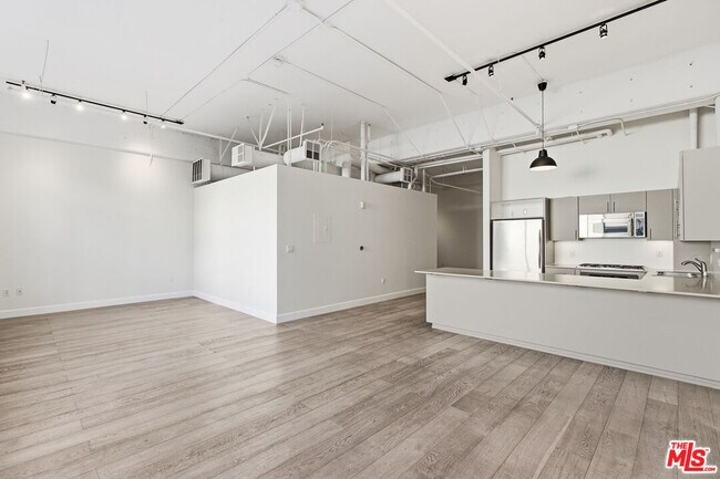 Building Photo - 1130 Flower St