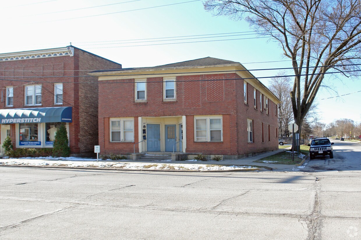 Primary Photo - 119-121 W Prairie St