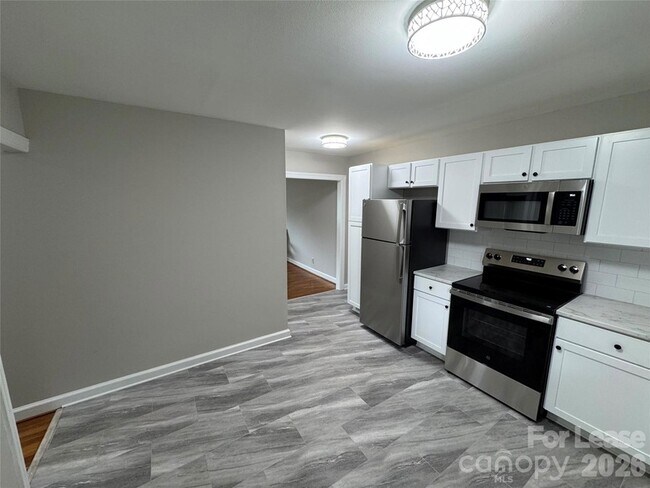 Foto del edificio - 2112 N Stewart Ave