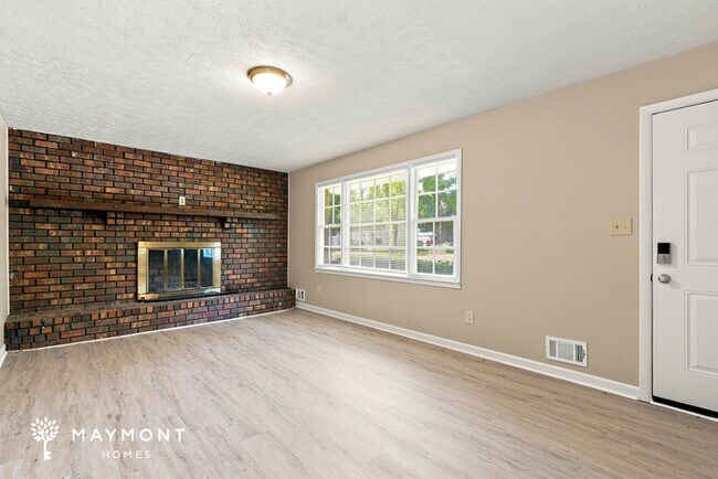 Foto del edificio - 8455 Magnolia Dr