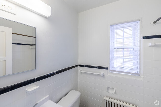 2BR, 1BA - 960SF - Bathroom - Belvedere Apartments