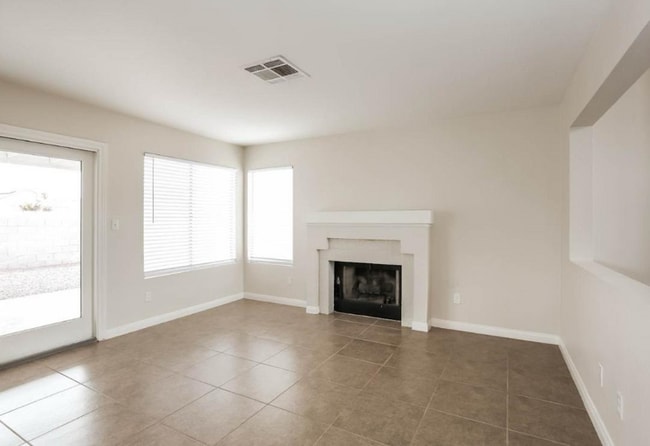 Foto del edificio - 9428 Desert Ridge Ave