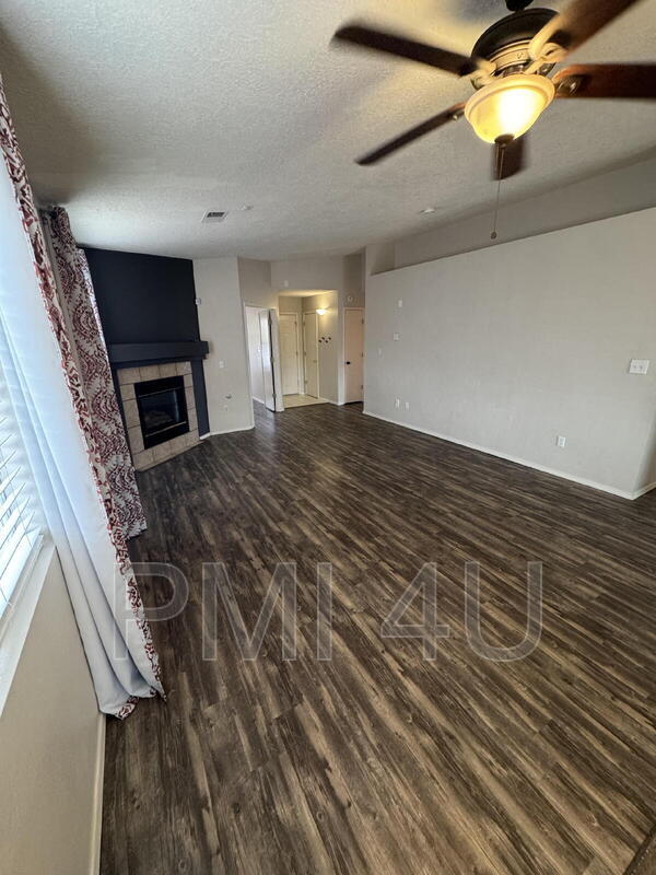 Foto del edificio - 10620 Rio Del Sole Ct NW