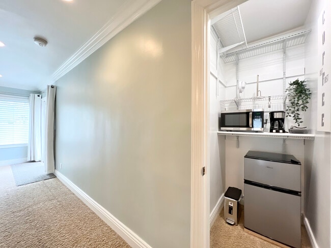 Building Photo - 5023 Verdura Ave