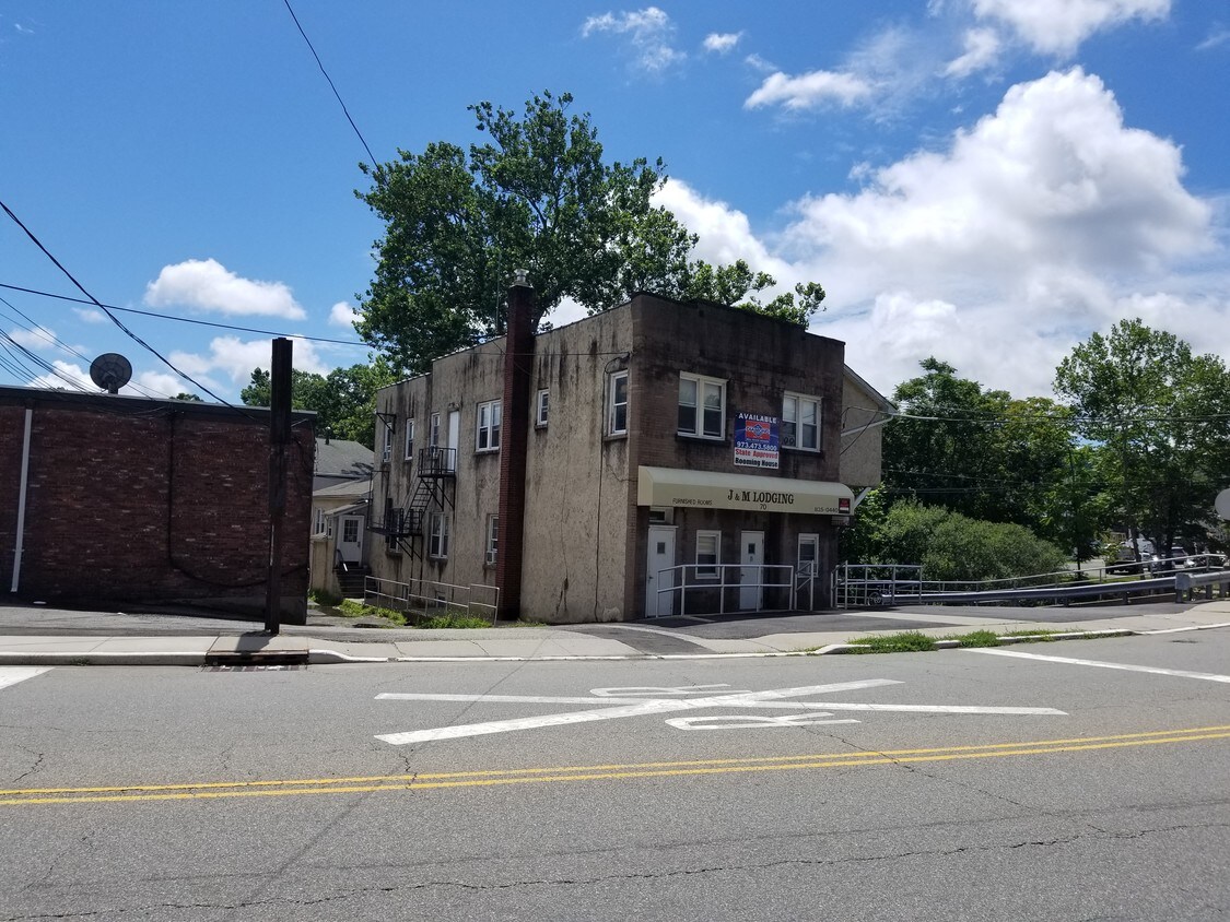 Foto del edificio - 70 Wanaque Ave