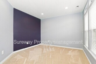 Building Photo - 7 Swan Ct