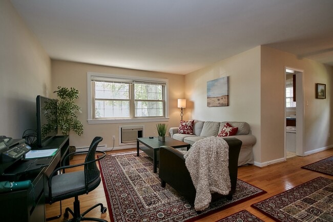 Bright living room - newer windows - 805 23rd St S