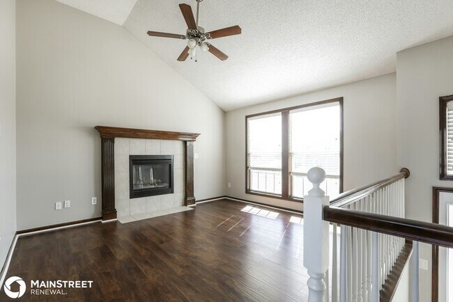 Building Photo - 1210 Aspen Dr, Greenwood, MO 64034