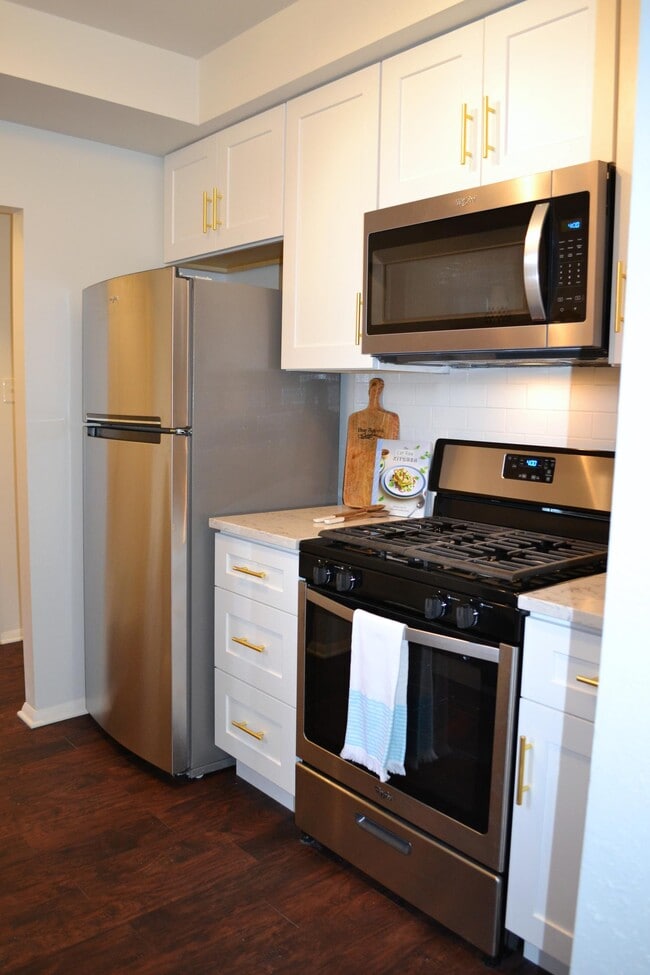 Building Photo - 2611 Larkins Way