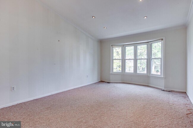 Building Photo - 11 Watch Hill Pl