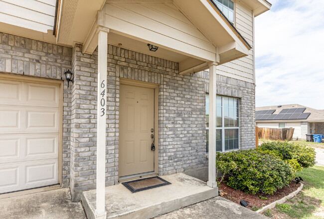 Building Photo - 6403 Heathers Run