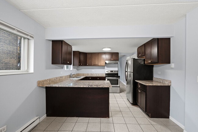 Building Photo - 21W284 Tee Ln