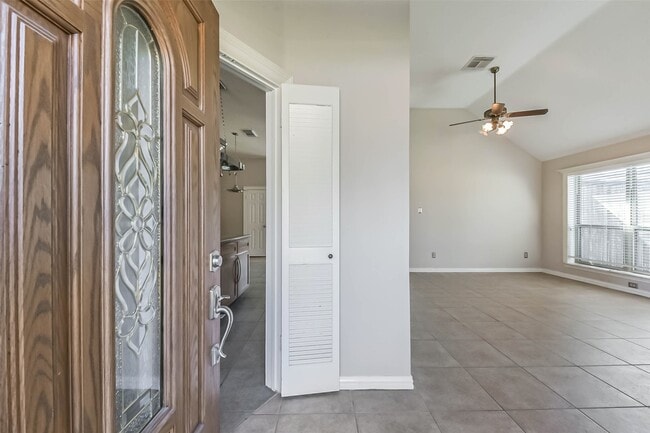 Foto del edificio - 2533 Potomac Dr