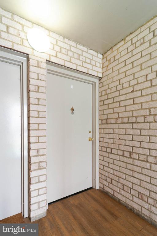 Building Photo - 37 Canterbury Square