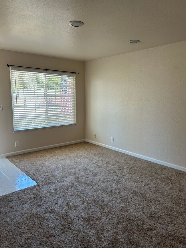 Foto del edificio - Corner Lot Home