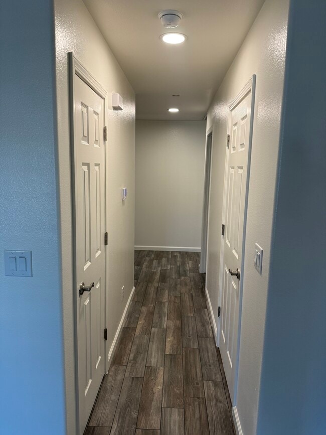 Building Photo - 1147 Dewitt Ave