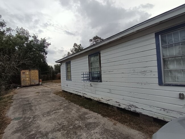 Building Photo - 5610 Cavalcade St