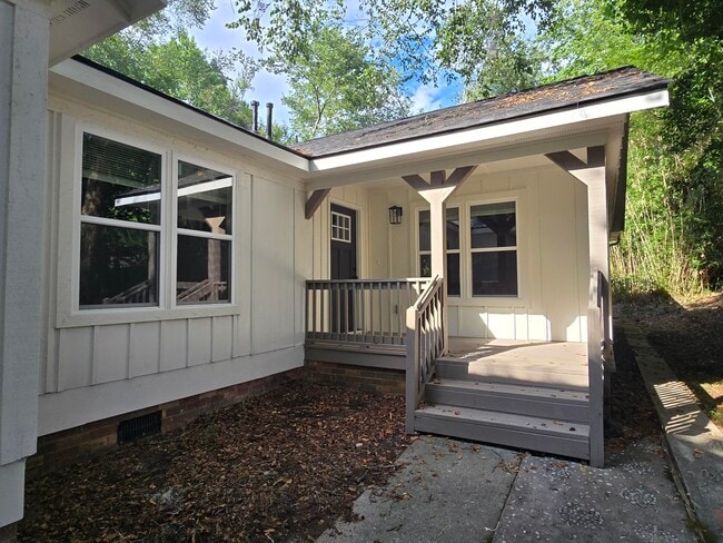 Building Photo - 469 Lawrence Dr