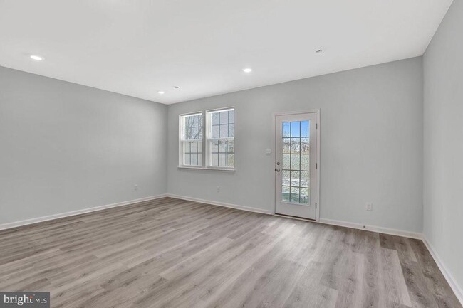 Building Photo - 59 Alexander Wy