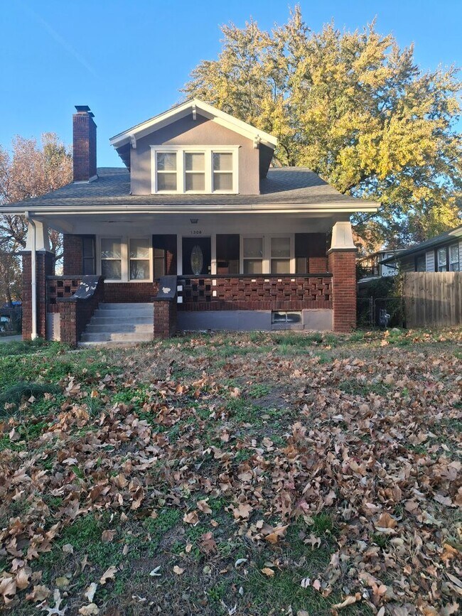 Building Photo - Four bedroom house for rent