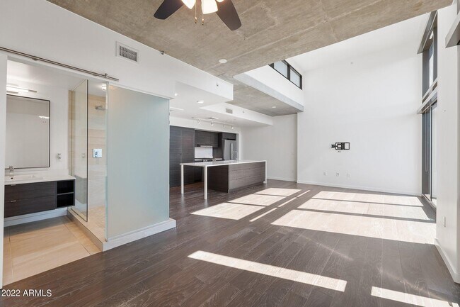 Foto del edificio - 100 W Portland St