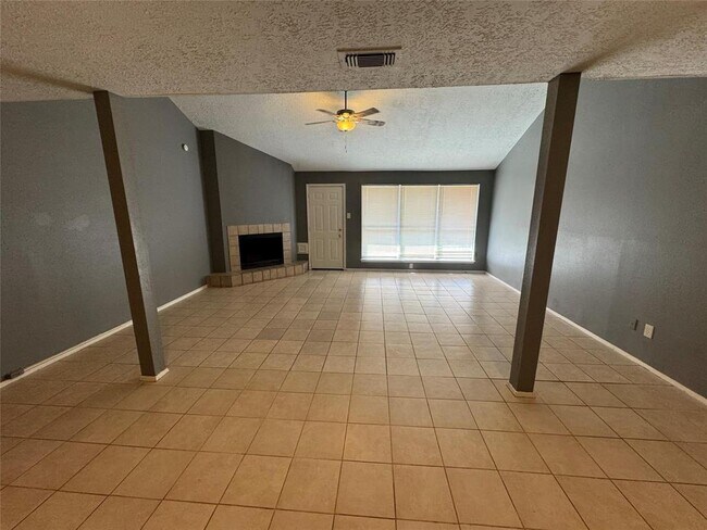 Foto del edificio - 2310 Autumn Springs Ln