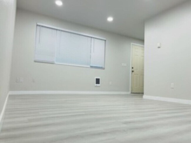 Foto del edificio - 6618 S Madison St