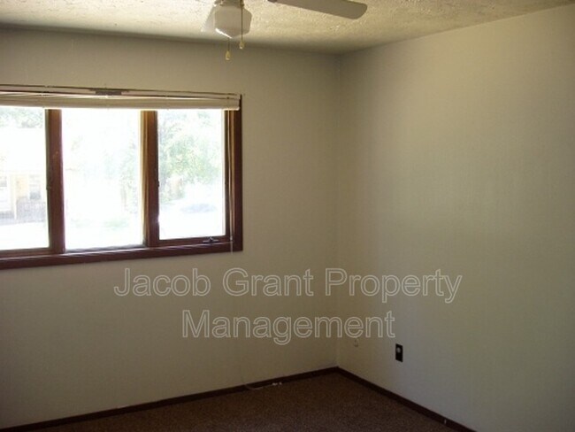 Building Photo - 965 N Blvd