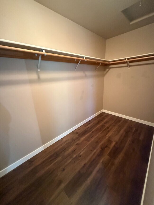 Foto del edificio - 3BR/2.5BA Home w/ Garage, Fenced Yard – Walk to Shops & Parkra