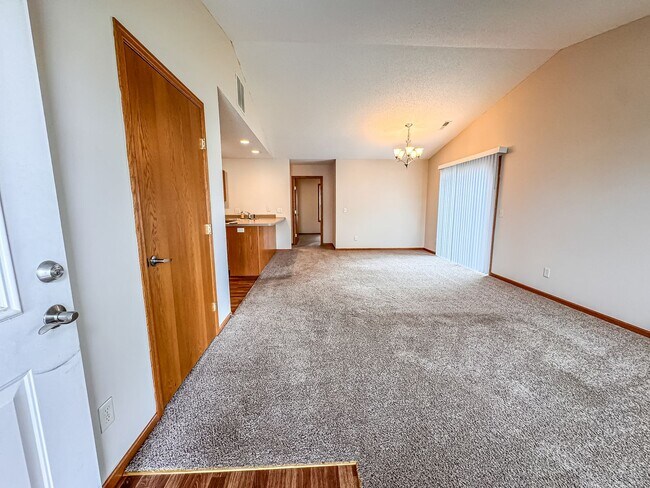 Foto del edificio - 2 Bedroom Town Home