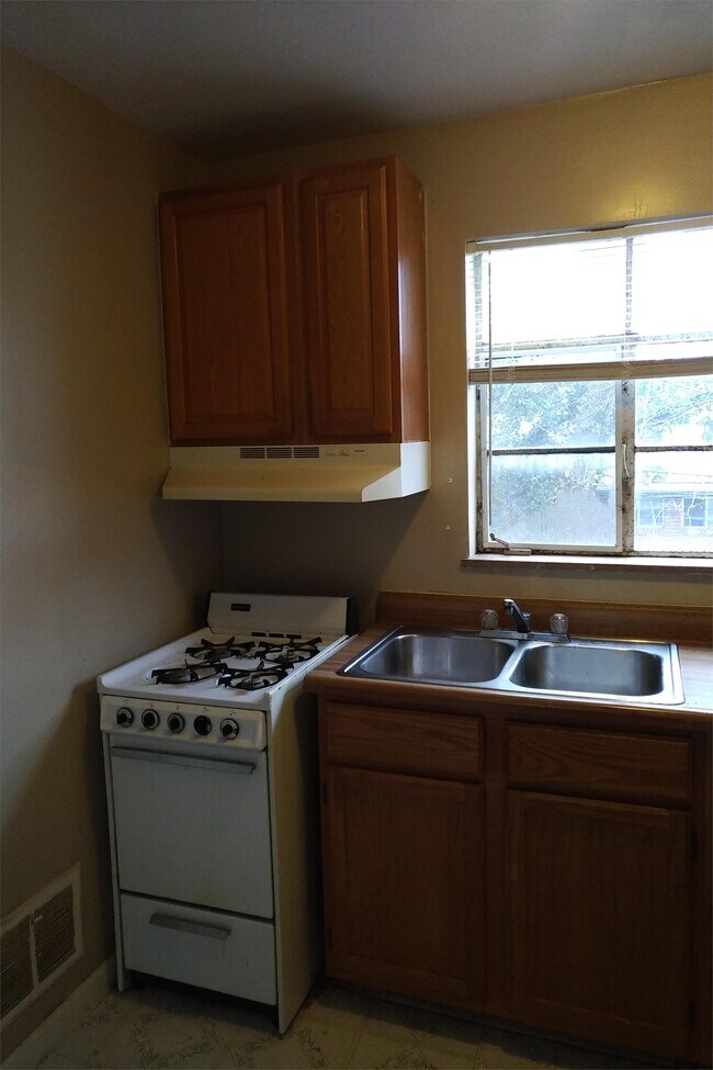 Building Photo - 772 S Chesterfield Rd