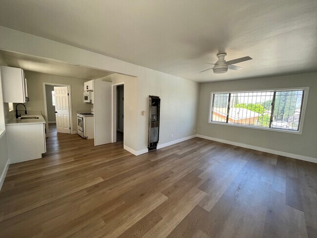 Building Photo - 1514 S Bentley Ave