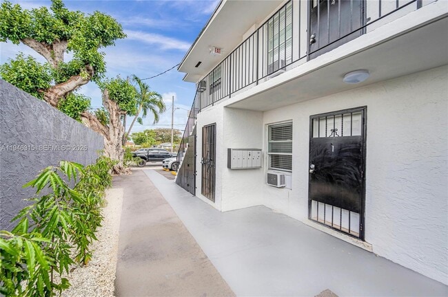 Foto del edificio - 668 NW 31st St