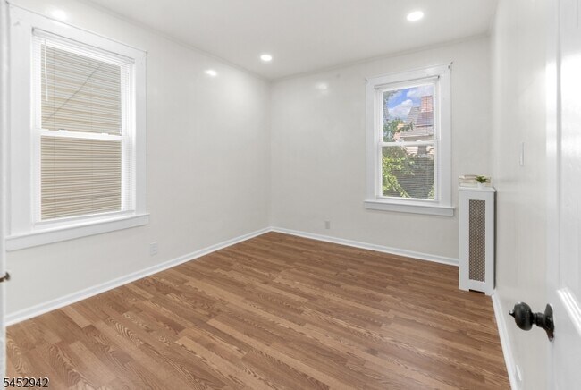 Building Photo - 151 Mapes Ave