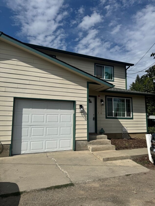 Foto del edificio - 3 bed 2 bath duplex (5 blocks from Sherman)