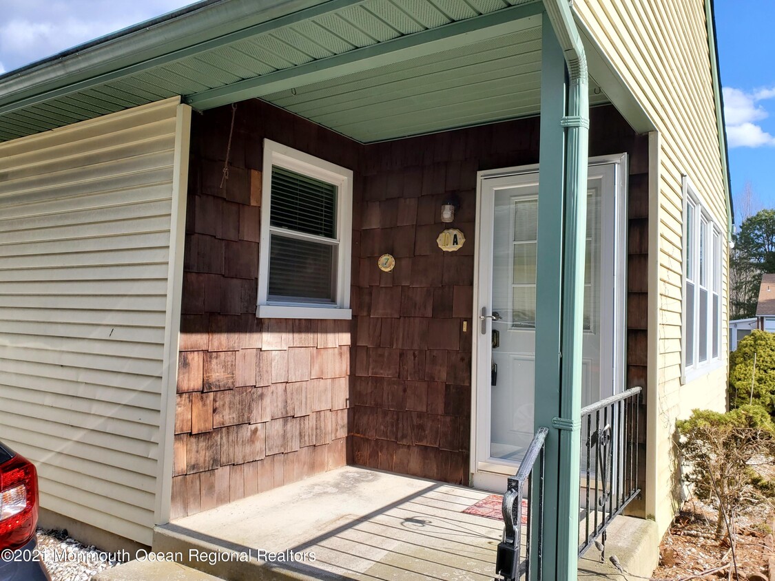 Primary Photo - 10B Maplewood Dr