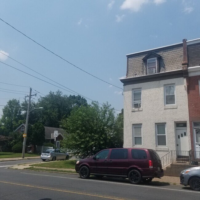 Foto del edificio - 8022 Pine Rd