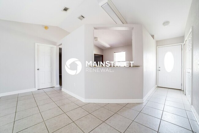 Building Photo - 3 Bedroom Pet-Friendly Home in Deltona, FL...